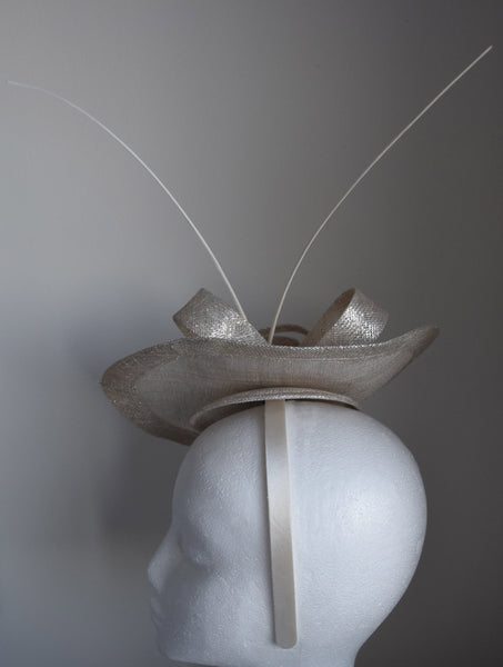 Lulu Light Gray/ Silver Fascinator, Kentucky Derby Hat, Ladies Royal Wedding Fascinator, Fancy Oaks Hat with Headband, Spring Derby Fashion