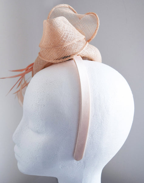 Betsy Pale Salmon Fascinator, Light Peach Kentucky Derby Hat, Cocktail Hat, Ladies Tea-Party Fascinator, Spring Racing Fashion, KY Oaks 2023