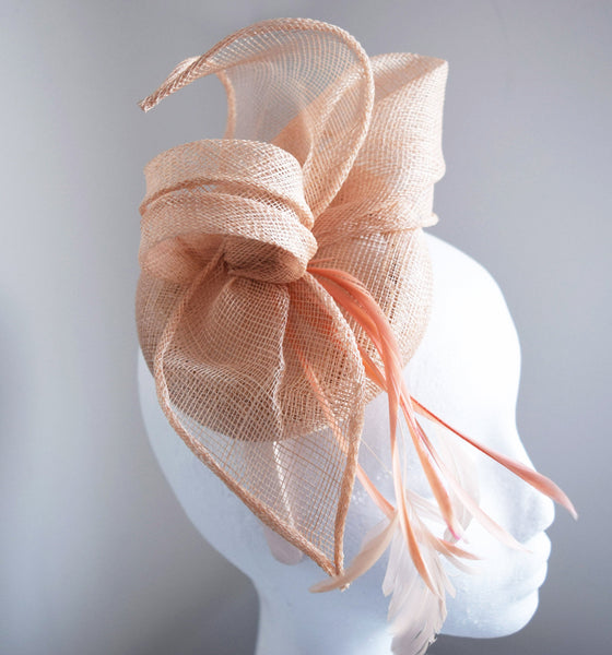 Betsy Pale Salmon Fascinator, Light Peach Kentucky Derby Hat, Cocktail Hat, Ladies Tea-Party Fascinator, Spring Racing Fashion, KY Oaks 2023