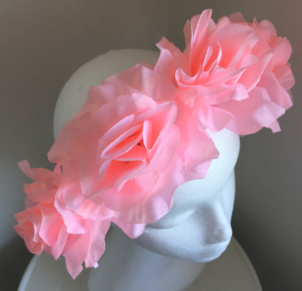 SALE item* Isabella Light Pink Floral Fascinator, Pale Pink Flower Crown, Oaks Fascinator 2023, Flower Headpiece, Kentucky Derby Headband