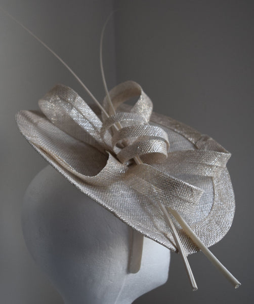 Lulu Light Gray/ Silver Fascinator, Kentucky Derby Hat, Ladies Royal Wedding Fascinator, Fancy Oaks Hat with Headband, Spring Derby Fashion