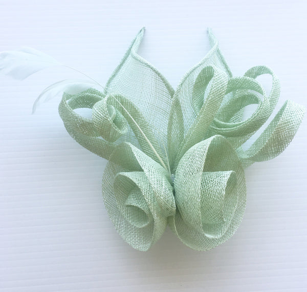 Kitty Light Mint Fascinator, Pale Mint Hair Accessory, Derby Headpiece with Comb, Spring Racing Fashion, Wedding Fascinator Peppermint