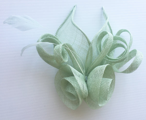 Kitty Light Mint Fascinator, Pale Mint Hair Accessory, Derby Headpiece with Comb, Spring Racing Fashion, Wedding Fascinator Peppermint